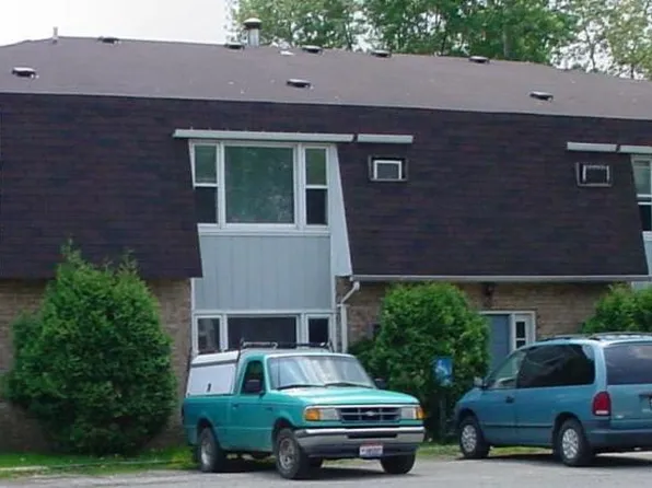 582 Lakeview Dr, Cortland, OH 44410