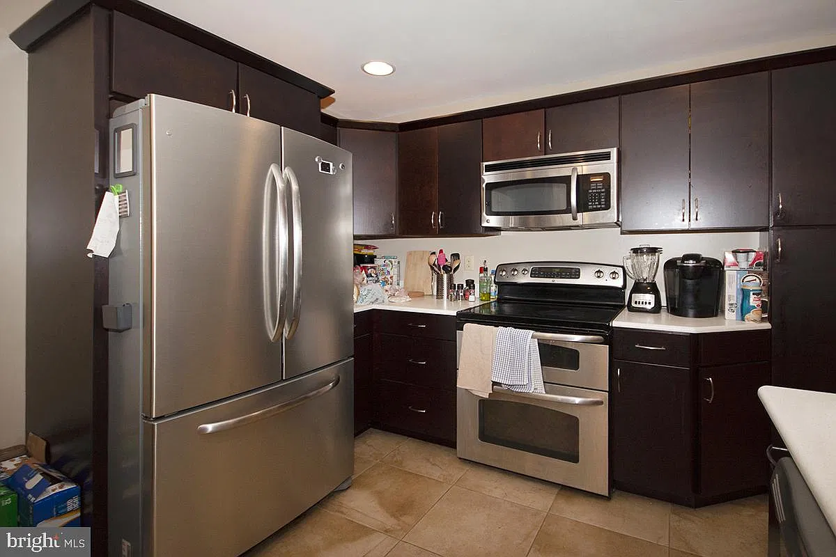 5 bed, 2.0 bath, 1104 sqft, $3,375 — Photo 2