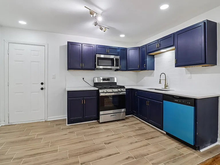 3159 Bobolink Dr — Photo 13
