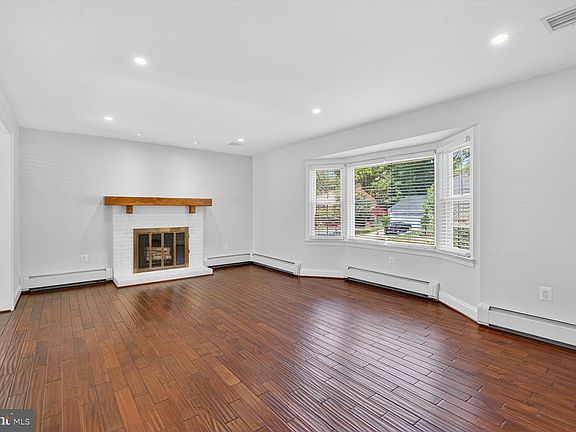 2nd image of 4320 Loyola Ave