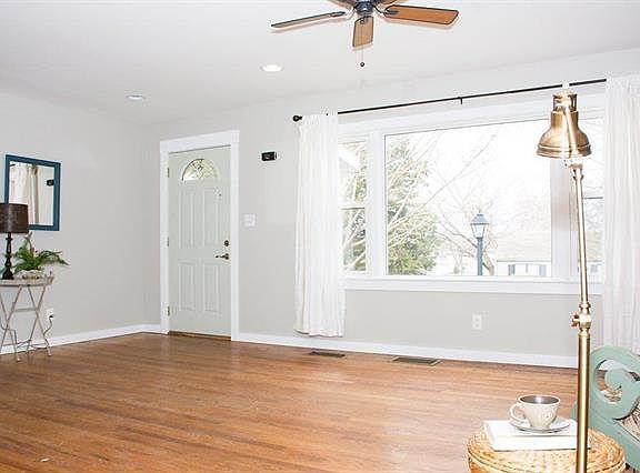 2nd image of 6435 Melrose Ln