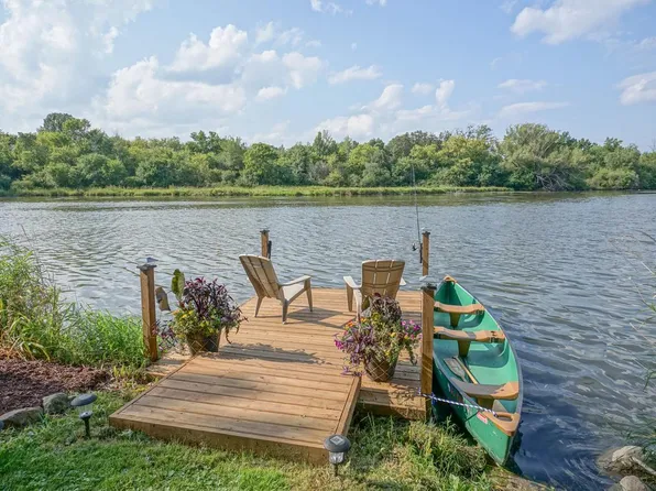 2744 Fox Grove DRIVE, Waterford, WI 53185