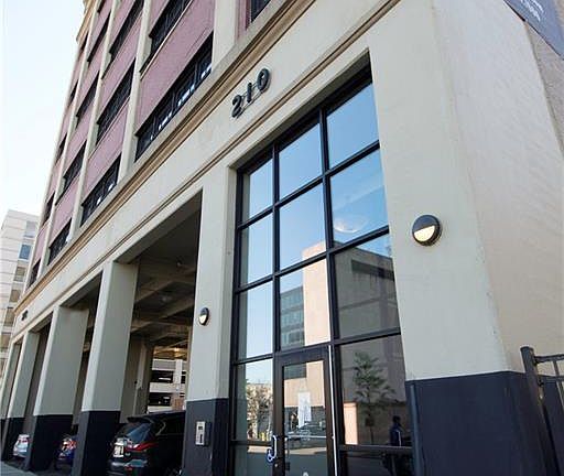 4th image of 210 Ellicott St #203