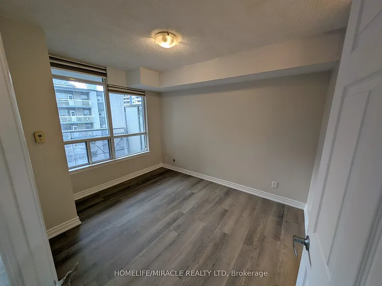 225 Wellesley St E #607 — Photo 14