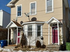 Unit for rent in Lauraville, 1st Floor