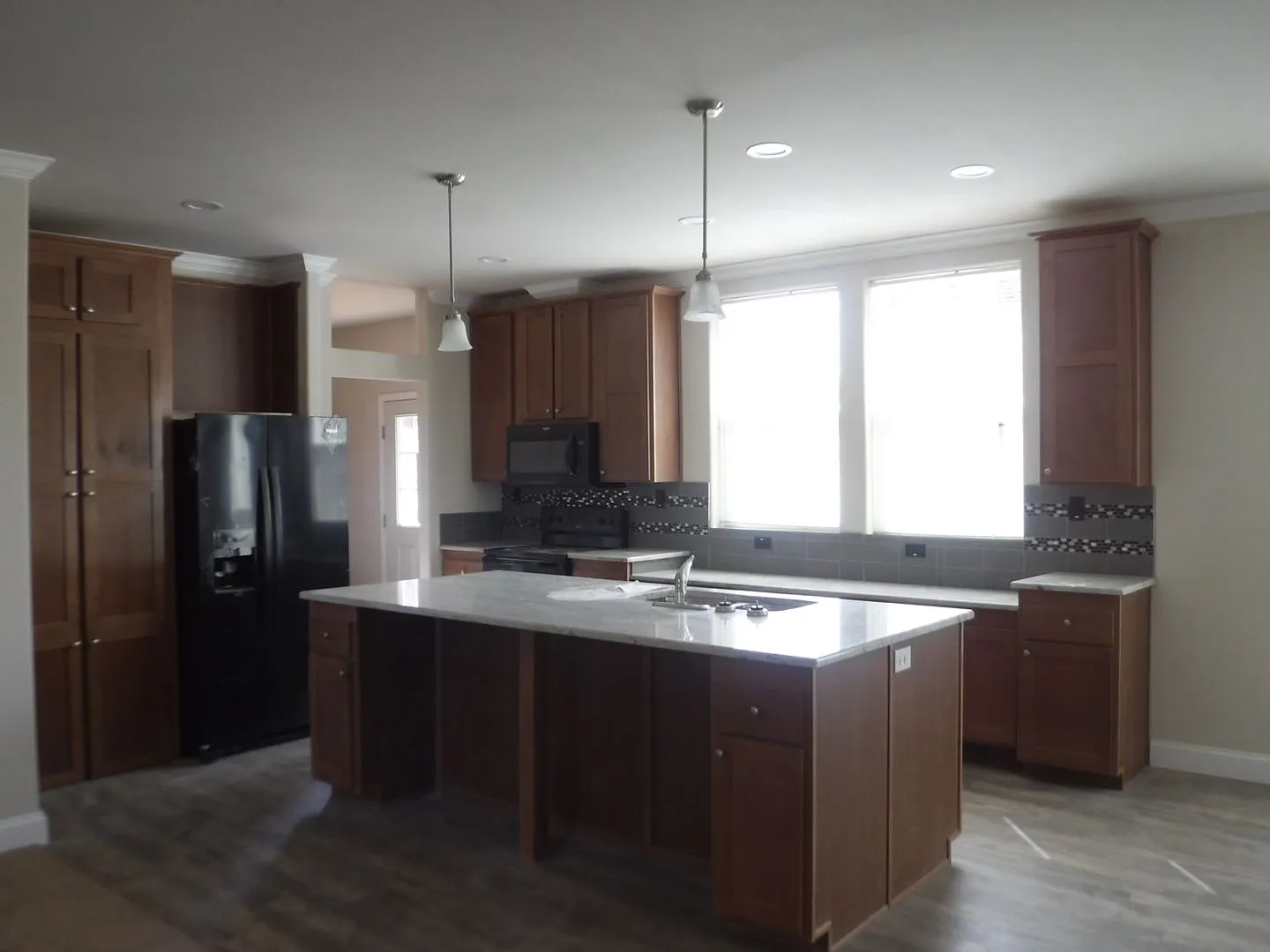 Updated 3 Bed/2 Bath Home in Romaine Village with Garage — Photo 4