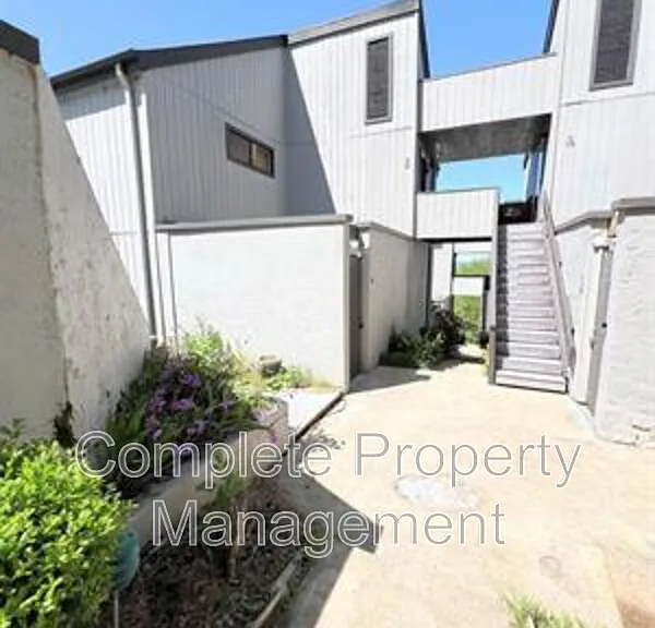 3350 Altamont Rd #C — Photo 1