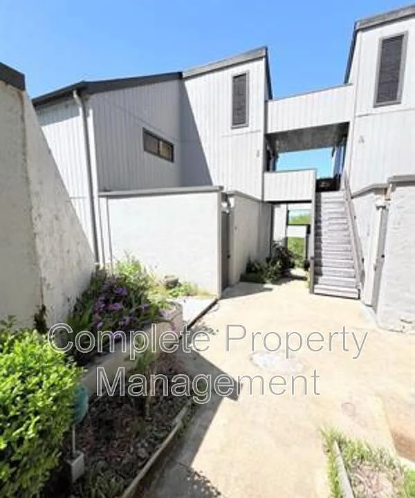 3350 Altamont Rd #C