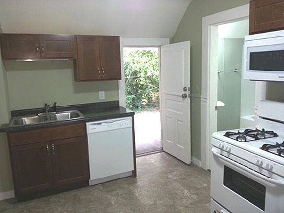 2nd image of 833 Clancy Ave NE #2