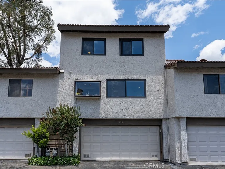 21500 Califa St — Photo 27