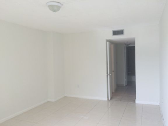 4th image of 2801 NE 183rd St APT 115W