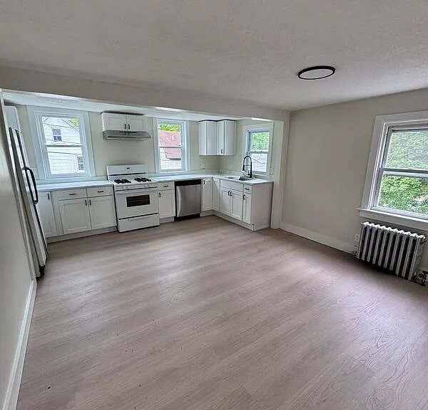 22 Fleming St #2 — Photo 5