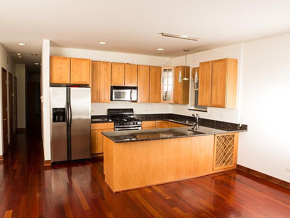 3rd image of 6120 S Ellis Ave APT 1N