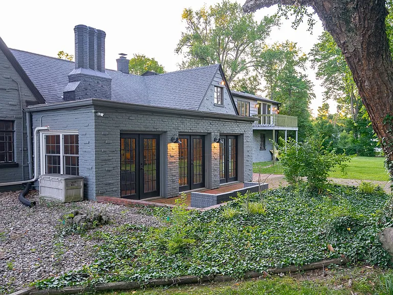 608 Highland Ave — Photo 2
