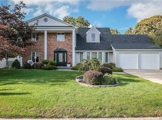 39 Hyde Ln, Coram, NY 11727