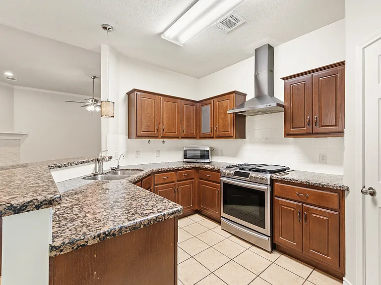 1207 Martinsville Ln — Photo 6