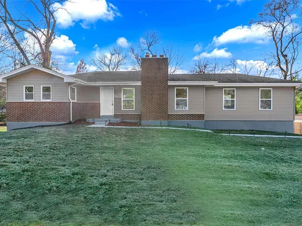 89 Grand Circle Dr, Maryland Heights, MO 63043