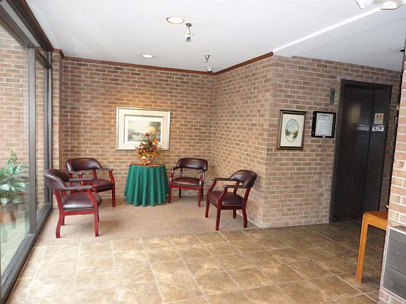 5th image of 3004 Glenmore Ave Unit 407