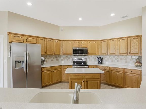 4th image of 5802 Harbour Cir