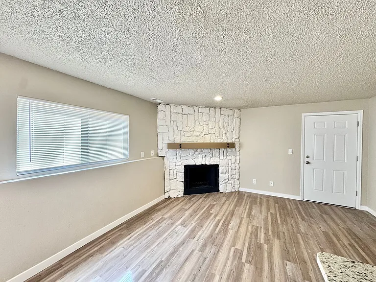 351 Gahart Dr #D — Photo 11