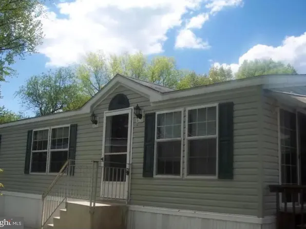 71 Lake Dr, Middletown, PA 17057