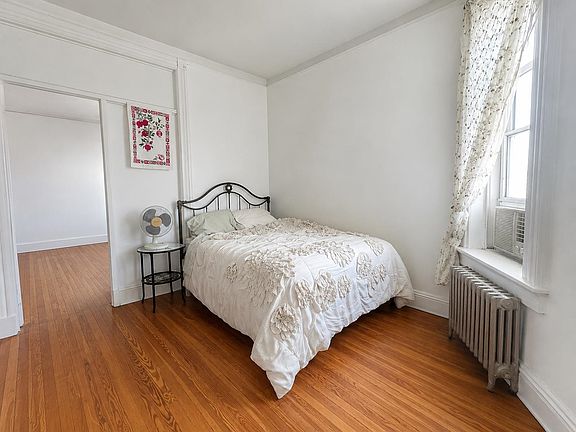 4th image of 1021 Park Ave APT 2L