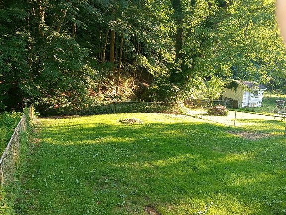 3rd image of 3218 Simpson Rd