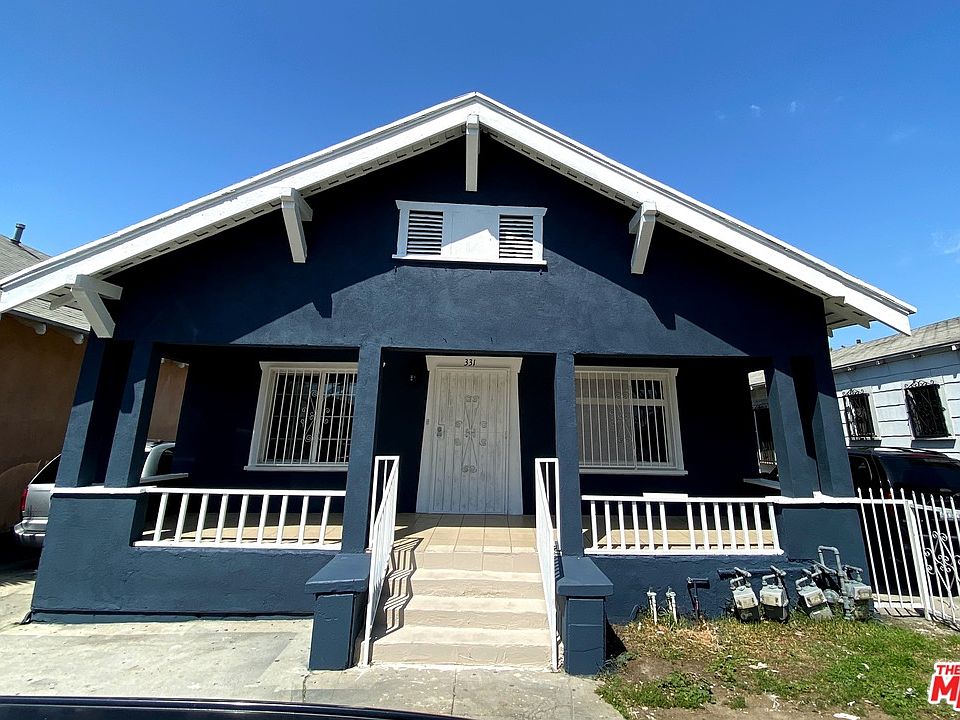 1st image of 329 W 47th St