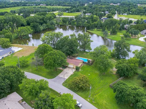 1511 S Phyllis Ln, Andover, KS 67002