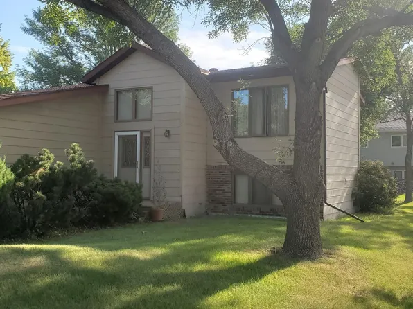 2912 27th St S, Fargo, ND 58103