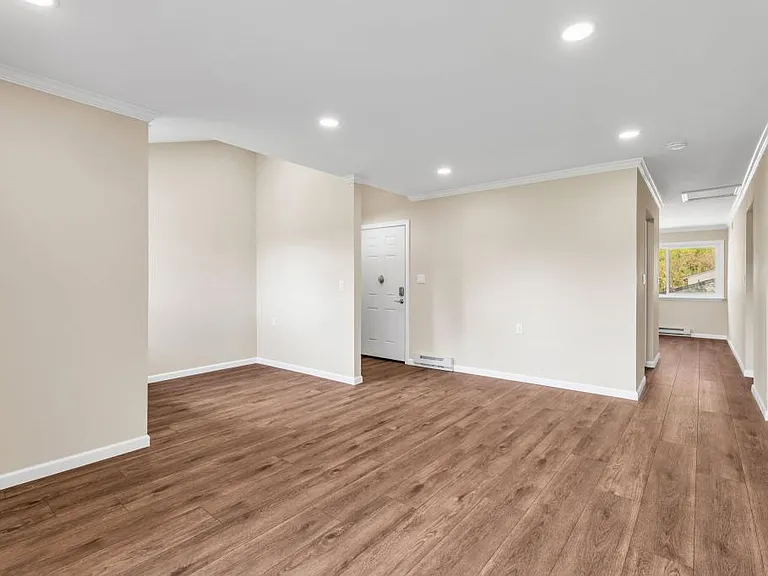 15B Andover Ct — Photo 3