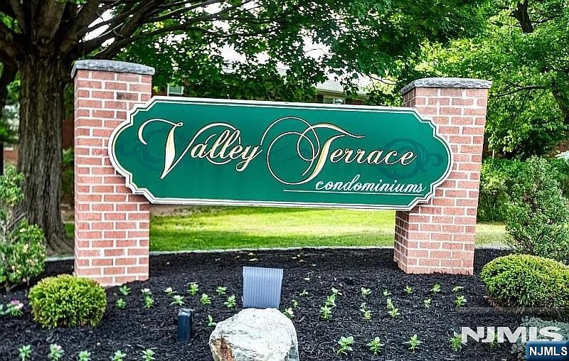 1st image of 1130 Valley Road #2B