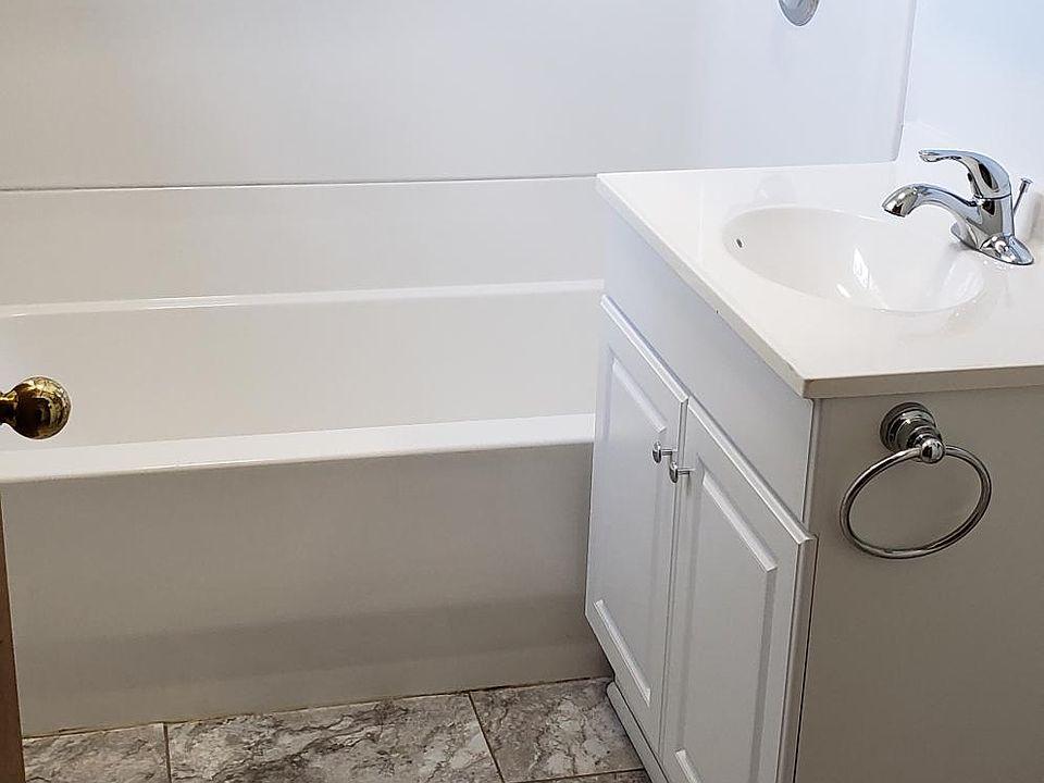 Full size bathroom