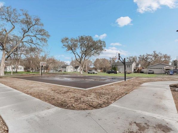 906 9th Ave SE, Saint Cloud, MN 56304