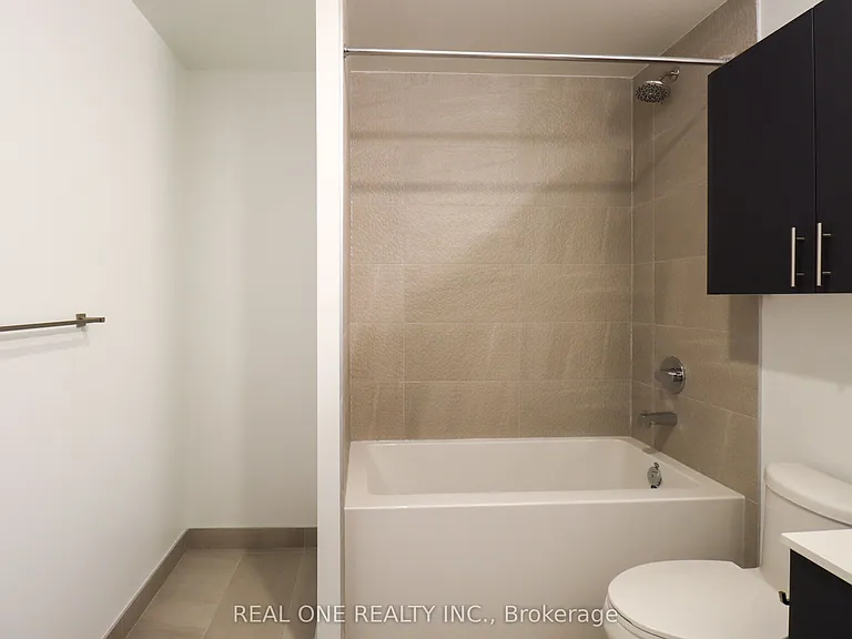 5105 Hurontario St #617 — Photo 21