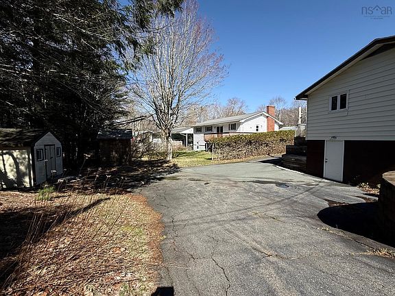 4th image of 293 Kydd St