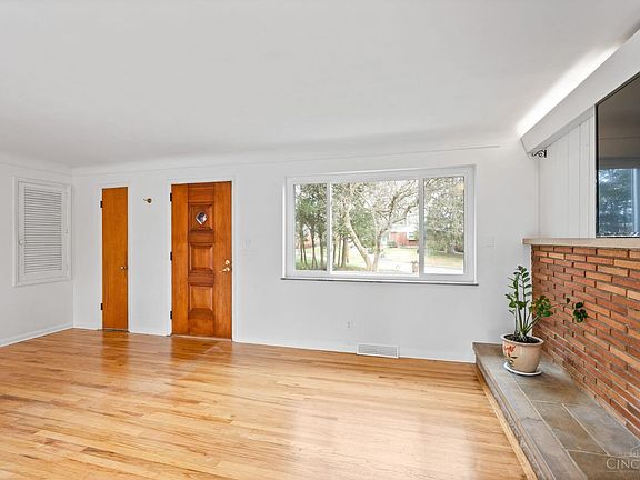 3rd image of 1225 Dean Ct