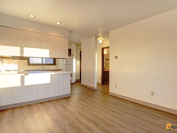2nd image of 926 W 26th Ave #312