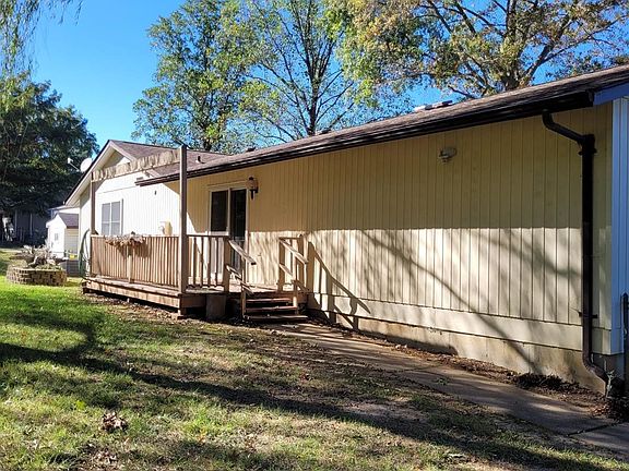 3rd image of 8 Oxford Dr