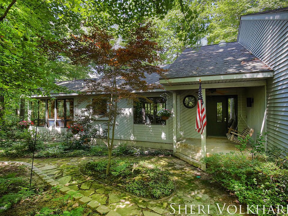 1st image of 13085 Foxwood Dr NE