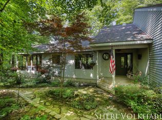 13085 Foxwood Dr NE, Sparta, MI 49345