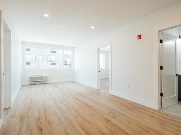 67 Dr Martin L King Blvd #302, Newark, NJ 07103