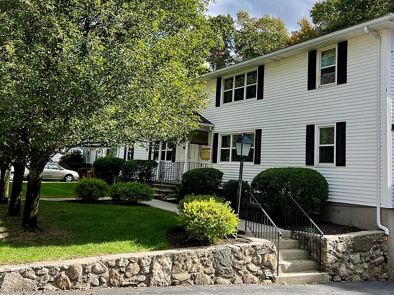 381 Privilege St — Photo 12
