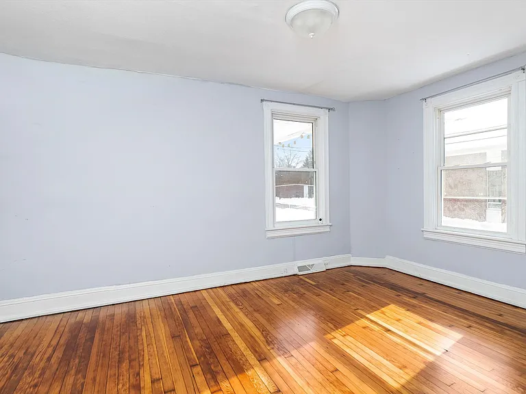 8 S Greenwood Ave — Photo 13