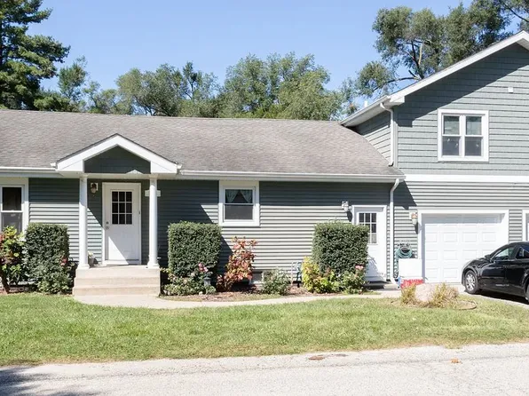 402 Northlake Rd, Lakemoor, IL 60051