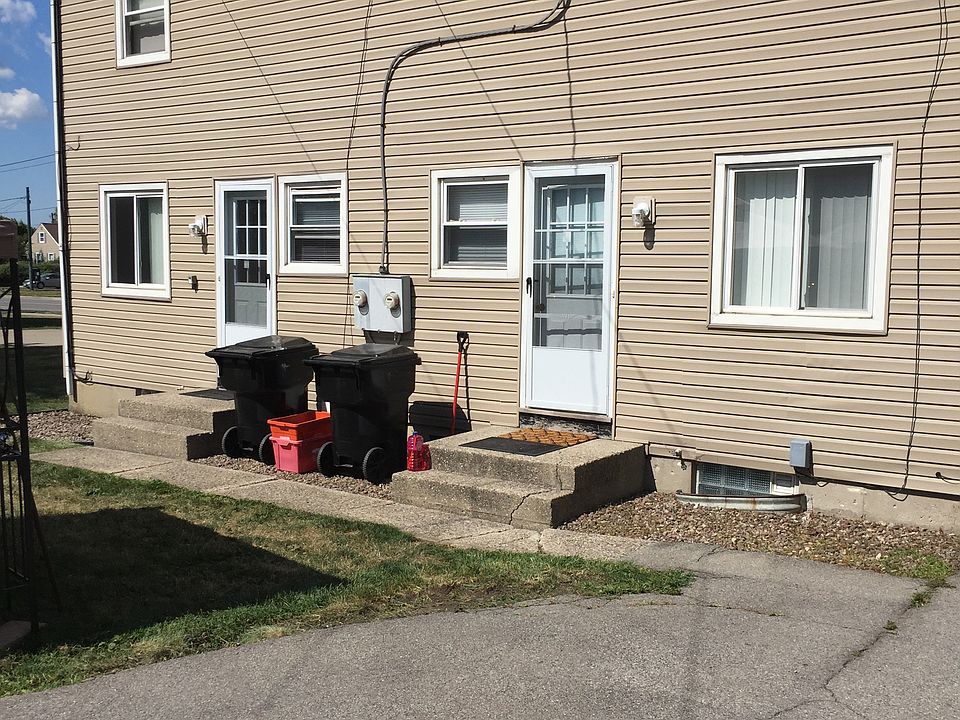 2nd image of 2676 Eggert Rd