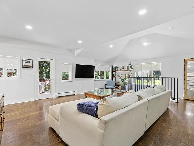 107 E Madison Ave — Photo 7