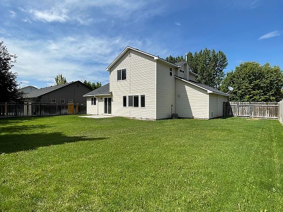 Huge, fully-fenced backyard