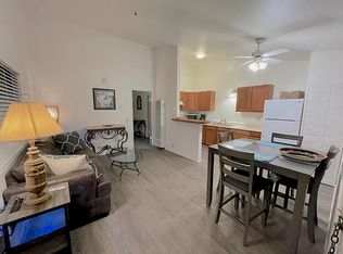 1215 Cacique St APT P, Santa Barbara, CA 93103