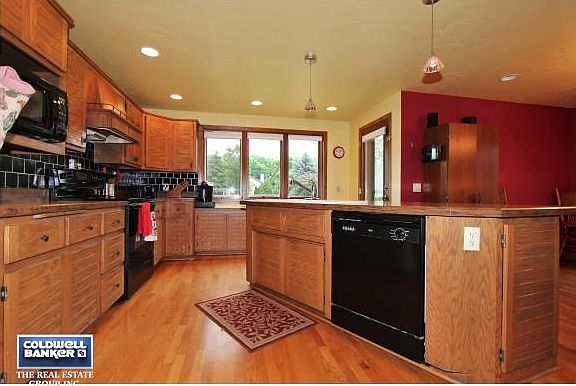 Fully Applianced Kitchen